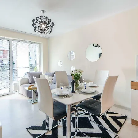 Color Apartament Black & White Apartment *